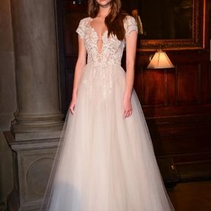 Berta Bridal Size 40 Short Sleeve Wedding Dress In Ivory